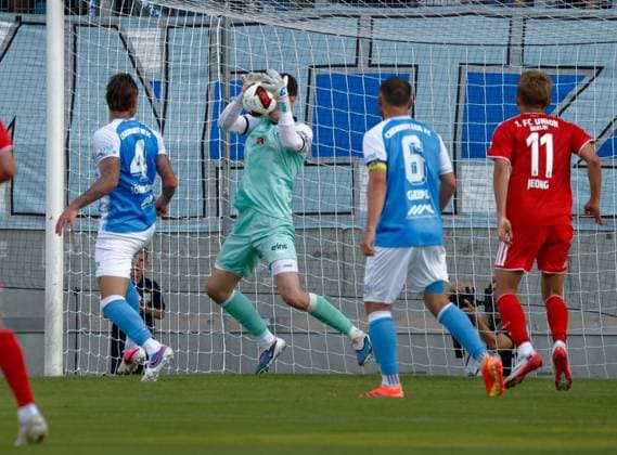 CFC vs 1. FC Union Berlin 09.07.2026 Chemnitz, eins Stadion- An der Gellertstrasse, Fussball, Regionalliga Nordost, , Testspiel , CFC, CFC vs 1. FC Union Berlin David Richter hält den Ball Chemnitz Sachsen BRD *** CFC vs. 1 FC Union Berlin, July 9, 2026, Chemnitz, eins Stadion on Gellertstrasse, Sports, Soccer, Northeast Regional League, , Friendly Match, CFC, CFC vs. 1 FC Union Berlin, David Richter saves the ball, Chemnitz, Saxony, Germany