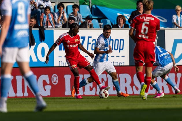09.07.2026, GER, Testspiel, Saison 2026 2027), Chemnitz, Chemnitzer FC - 1. FC Union Berlin Derrick Köhn Derrick Koehn (1. FC Union Berlin 39) im Zweikampf (Nur 1. - 3. Liga: DFB DFL regulations prohibit any use of photographs as image sequences and or quasi-video) *** July 9, 2026, GER, Friendly match, 2026–2027 season, Chemnitz, Chemnitzer FC vs. 1. FC Union Berlin, Derrick Köhn, Derrick Koehn, 1. FC Union Berlin 39 in a tackle, Only 1, 3rd League, DFB, DFL regulations prohibit any use of photographs as image sequences and or quasi-video nordphotoxGmbHx xNachnamexFotograf nph00051