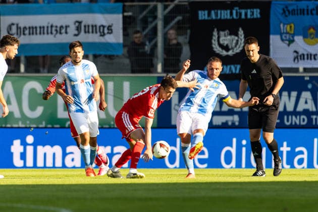 09.07.2026, GER, Testspiel, Saison 2026 2027), Chemnitz, Chemnitzer FC - 1. FC Union Berlin Andreas Geipl (Chemnitzer FC 6) im Zweikampf gegen Janik Haberer (1. FC Union Berlin 19) (Nur 1. - 3. Liga: DFB DFL regulations prohibit any use of photographs as image sequences and or quasi-video) *** July 9, 2026, GER, Friendly Match, 2026–2027 Season, Chemnitz, Chemnitzer FC 1 vs. FC Union Berlin 1. Andreas Geipl (Chemnitzer FC 6) in a tackle against Janik Haberer (FC Union Berlin 19). Only 1. 3. Liga. DFB and DFL regulations prohibit any use of photographs as image sequences and or quasi-video. nordphotoxGmbHx xNachnamexFotograf nph00051