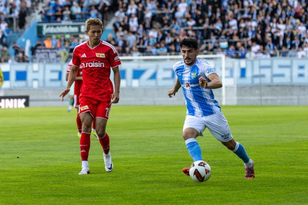 09.07.2026, GER, Testspiel, Saison 2026 2027), Chemnitz, Chemnitzer FC - 1. FC Union Berlin Domenico Alberico (Chemnitzer FC 10) im Zweikampf gegen Woo-yeong Jeong (1. FC Union Berlin 11) (Nur 1. - 3. Liga: DFB DFL regulations prohibit any use of photographs as image sequences and or quasi-video) *** July 9, 2026, GER, Friendly Match, 2026–2027 Season, Chemnitz, Chemnitzer FC 1 vs. FC Union Berlin 1, Domenico Alberico (Chemnitzer FC 10) in a tackle against Woo Yeong Jeong (FC Union Berlin 11). Only 1st, 3rd, and 4th divisions. DFB and DFL regulations prohibit any use of photographs as image sequences and or quasi-video. nordphotoxGmbHx xNachnamexFotograf nph00051