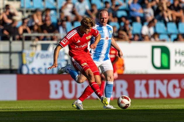 09.07.2026, GER, Testspiel, Saison 2026 2027), Chemnitz, Chemnitzer FC - 1. FC Union Berlin Aljoscha Kemlein (1. FC Union Berlin 6) im Zweikampf gegen Andreas Geipl (Chemnitzer FC 6) (Nur 1. - 3. Liga: DFB DFL regulations prohibit any use of photographs as image sequences and or quasi-video) *** July 9, 2026, GER, Friendly Match, 2026–2027 Season, Chemnitz, Chemnitzer FC 1 – FC Union Berlin: Aljoscha Kemlein (1) of FC Union Berlin battles for the ball against Andreas Geipl (6) of Chemnitzer FC. Chemnitzer FC 6 – 1. 3rd League. DFB and DFL regulations prohibit any use of photographs as image sequences and or quasi-video. nordphotoxGmbHx xNachnamexFotograf nph00051