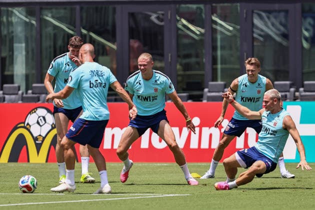 FT LAUDERDALE, FL - JULY 09: Erling Haaland 9 and Martin Odegaard 10 of Norway are seen attending a Norway team training session prior to a FIFA World Cup, WM, Weltmeisterschaft, Fussball 26 Quarter-Final game between Norway and England on July 8, 2026 at the Inter Miami CF Stadium, Fort Lauderdale, Florida.(Photo by Chris Arjoon) SOCCER: JUL 09 FIFA World Cup 26 - Norway Training EDITORIAL USE ONLY Icon26070900000036