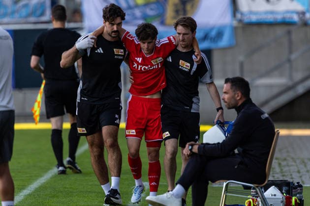 09.07.2026, GER, Testspiel, Saison 2026 2027), Chemnitz, Chemnitzer FC - 1. FC Union Berlin Andrik Markgraf (1. FC Union Berlin 3) wird vom Feld getragen (Nur 1. - 3. Liga: DFB DFL regulations prohibit any use of photographs as image sequences and or quasi-video) *** July 9, 2026, GER, Friendly Match, 2026–2027 Season, Chemnitz, Chemnitzer FC 1–3 FC Union Berlin; Andrik Markgraf is carried off the field. Only 1–3 League. DFB and DFL regulations prohibit any use of photographs as image sequences and or quasi-video. nordphotoxGmbHx xNachnamexFotograf nph00051