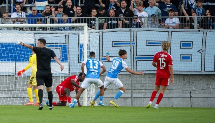 Fußball, Herren, Saison 2026 2027, Testspiel, Chemnitzer FC - 1. FC Union Berlin, v. l. Amadeus Zamora (Chemnitzer FC), Jonas Marx (Chemnitzer FC), Tom Rothe (1. FC Union Berlin), Jubel nach Tor zum 1:1, 09.07. 2026, *** Soccer, Men s, 2026–2027 Season, Friendly Match, Chemnitzer FC vs. 1. FC Union Berlin, from left: Amadeus Zamora (Chemnitzer FC), Jonas Marx (Chemnitzer FC), Tom Rothe (1. FC Union Berlin), celebration after the 1–1 goal, July 9, 2026, Copyright: xMatthiasxKochx