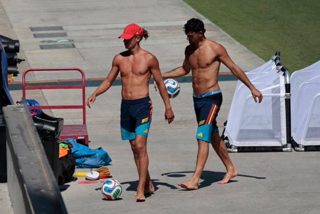 Defenders Marcos Llorente (L) and Marc Pubill before a training session of the national team, Nationalteam of Spain in Los Angeles, US, 9 July 2026, on the eve of the 2026 World Cup quarter-final match against Belgium. Spanish National Team training session !ACHTUNG: NUR REDAKTIONELLE NUTZUNG!  Copyright: xLavandeiraxJrx GRAF4038 20260709-55020850914_1