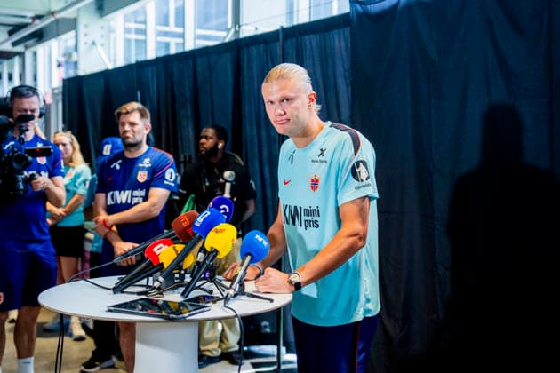 Fotball-VM 2026 Fort Lauderdale, Florida , USA 20260709. Norges Erling Braut Haaland under et pressetreff med Norges herrelandslag i fotball pa Inter Miami CF Stadium. Foto: Fredrik Varfjell NTB Fort Lauderdale, Florida USA EDITORIAL USE ONLY. RESTRICTED USE FOR BETTING COMPANIES Ref:_SPOKUmBgsuaVzI.jpg *** 2026 FIFA World Cup, Fort Lauderdale, Florida, USA 20260709 Norway’s Erling Braut Haaland during a press conference with the Norwegian men’s national soccer team at Inter Miami CF Stadium. Photo: Fredrik Varfjell, NTB. Fort Lauderdale, Florida, USA. EDITORIAL USE ONLY. RESTRICTED USE FOR BETTING COMPANIES.  Copyright: xFredrikxVarfjellx xNTBx