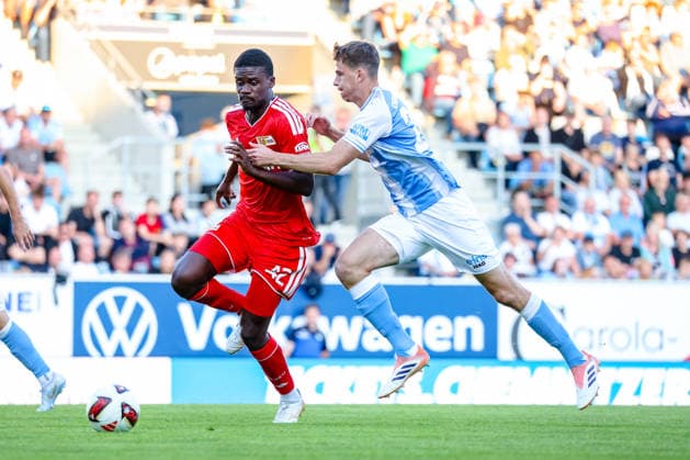 Chris Bedia (1. FC Union Berlin, 42) Zweikampf, Duell, Kampf Georg Hempel (Chemnitzer FC, 26), Chemnitzer FC vs 1. FC Union Berlin, Fussball, Testspiel, Saison 2026 27, 09.07.2026,¨ DFL REGULATIONS PROHIBIT ANY USE OF PHOTOGRAPHS AS IMAGE SEQUENCES AND OR QUASI-VIDEO,¨ Chemnitzer FC vs 1. FC Union Berlin, Fussball, Testspiel, Saison 2026 27, 09.07.2026 Chemnitz *** Chris Bedia, 1. FC Union Berlin, 42, tackle, duel, battle; Georg Hempel, Chemnitzer FC, 26, Chemnitzer FC vs. 1. FC Union Berlin, soccer, friendly match, 2026–27 season, July 9, 2026, DFL regulations prohibit any use of photographs as image sequences and or quasi-video, Chemnitzer FC vs. 1 FC Union Berlin, soccer, friendly match, 2026–27 season, July 9, 2026, Chemnitz Copyright: xEibner-Pressefoto LauraxRoemerx EP_LRR