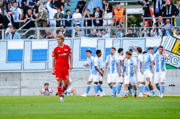 Tom Rothe (1. FC Union Berlin, 15) ist enttäuscht, enttaeuscht, niedergeschlagen, disappointed nach Gegentor, Chemnitzer FC vs 1. FC Union Berlin, Fussball, Testspiel, Saison 2026 27, 09.07.2026,¨ DFL REGULATIONS PROHIBIT ANY USE OF PHOTOGRAPHS AS IMAGE SEQUENCES AND OR QUASI-VIDEO,¨ Chemnitzer FC vs 1. FC Union Berlin, Fussball, Testspiel, Saison 2026 27, 09.07.2026 Chemnitz *** Tom Rothe of 1. FC Union Berlin, 15, is disappointed, disheartened, and dejected after conceding a goal; Chemnitzer FC vs. 1. FC Union Berlin; soccer; friendly match; 2026–27 season, July 9, 2026, DFL regulations prohibit any use of photographs as image sequences and or quasi-video, Chemnitzer FC vs. 1 FC Union Berlin, soccer, friendly match, 2026–27 season, July 9, 2026, Chemnitz Copyright: xEibner-Pressefoto LauraxRoemerx EP_LRR
