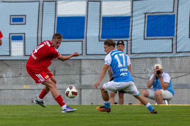 09.07.2026, GER, Testspiel, Saison 2026 2027), Chemnitz, Chemnitzer FC - 1. FC Union Berlin Maximilian Fesser (Chemnitzer FC 17) im Zweikampf gegen Zeno Van den Bosch (1. FC Union Berlin 4) (Nur 1. - 3. Liga: DFB DFL regulations prohibit any use of photographs as image sequences and or quasi-video) *** July 9, 2026, GER, Friendly Match, 2026–2027 Season, Chemnitz, Chemnitzer FC 1 vs. FC Union Berlin 1; Maximilian Fesser (Chemnitzer FC 17) in a tackle against Zeno Van den Bosch (FC Union Berlin 1); 4–1; Only 1–3; League; DFB; DFL regulations prohibit any use of photographs as image sequences and or quasi-video nordphotoxGmbHx xNachnamexFotograf nph00051