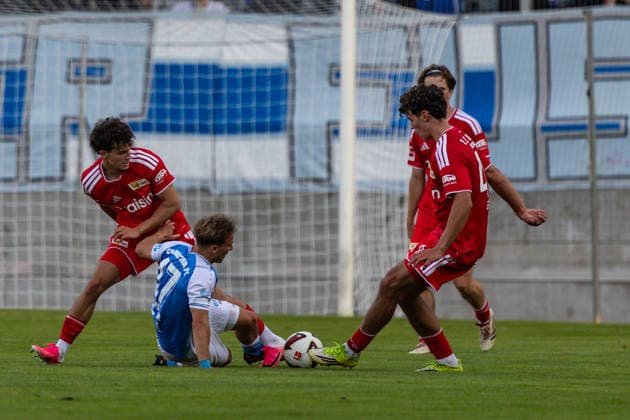 09.07.2026, GER, Testspiel, Saison 2026 2027), Chemnitz, Chemnitzer FC - 1. FC Union Berlin Maximilian Fesser (Chemnitzer FC 17) im Zweikampf gegen Oskar Engel (1. FC Union Berlin 47) (Nur 1. - 3. Liga: DFB DFL regulations prohibit any use of photographs as image sequences and or quasi-video) *** July 9, 2026, GER, Friendly, 2026–2027 Season, Chemnitz, Chemnitzer FC 1 vs. 1 FC Union Berlin. Maximilian Fesser (Chemnitzer FC 17) in a tackle against Oskar Engel (1 FC Union Berlin 47). Only 1st and 3rd Leagues. DFB and DFL regulations prohibit any use of photographs as image sequences and or quasi-video. nordphotoxGmbHx xNachnamexFotograf nph00051