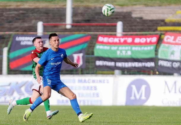 UEFA Europa Conference League First Qualifying Round First Leg, The Oval, Belfast 9 7 2026 Glentoran vs RFS Glentoran™s James Singleton with RFS™s Janis Ikaunieks James Singleton with Janis Ikaunieks 9 7 2026  Copyright: xx 090726JP3football005