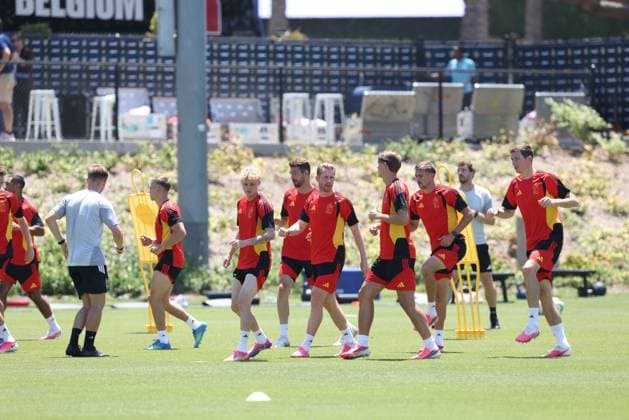 Belgium s Kevin De Bruyne (C) and his teammates pictured during a training session of Belgian national soccer team Red Devils, on Thursday 09 July 2026 in Carson, Los Angeles County, California, USA. The Rode Duivels - Diables Rouges qualified for the knockout stage of the 2026 FIFA World Cup, WM, Weltmeisterschaft, Fussball where they ll meet Spain in the round of 8 on July 10th. BRUNOxFAHY  x180799110x