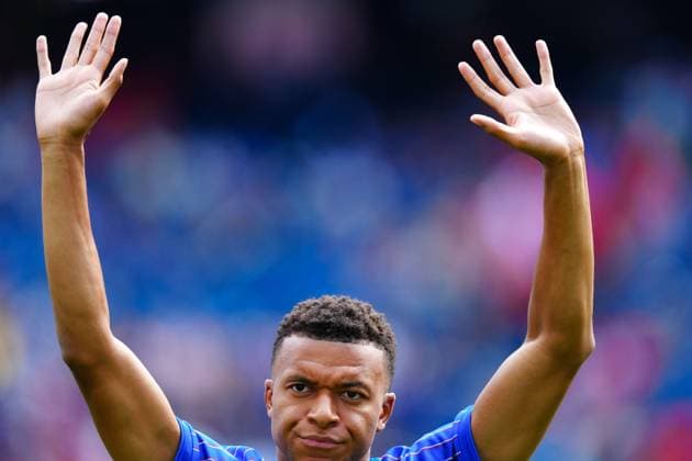 Kylian Mbappe of France during the warm up France v Morocco, 2026 FIFA World Cup, WM, Weltmeisterschaft, Fussball Quarter-final, Football, Boston Stadium, Foxborough, Massachusetts, USA - - 09 Jul 2026Foxborough Boston Stadium Massachusetts (MA) United States of America  Copyright: xJavierxGarcia Shutterstockx 16984925f