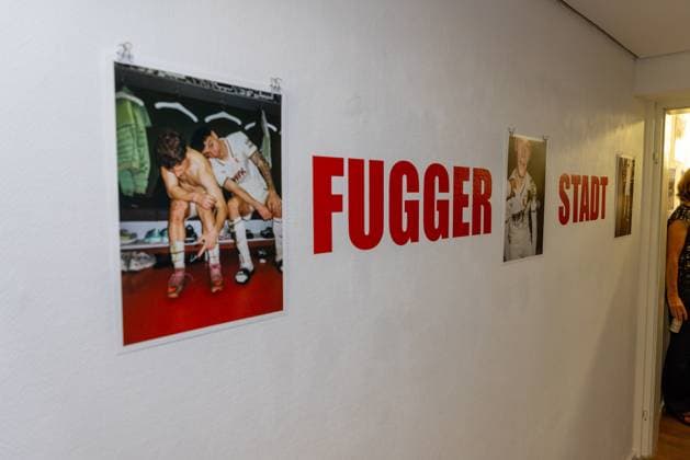 Ausstellung Han-Noah Massengo gibt Einblicke hinter die Kulissen des Profifussballs, Fussball, 1. Bundesliga, 09.07.2026 Augsburg Bayern Deutschland *** Exhibition by Han Noah Massengo offers a behind-the-scenes look at professional soccer, Soccer, Bundesliga 1, July 9, 2026, Augsburg, Bavaria, Germany Copyright: xkolbert-press ChristianxKolbertx