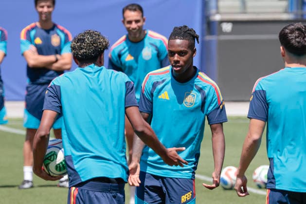 Lamine Yamal and Nico Williams (R) during a training session of the national team, Nationalteam of Spain in Los Angeles, US, 9 July 2026, on the eve of the 2026 World Cup quarter-final match against Belgium. Spanish National Team training session !ACHTUNG: NUR REDAKTIONELLE NUTZUNG!  Copyright: xLavandeiraxJrx GRAF4064 20260709-55020851309_1