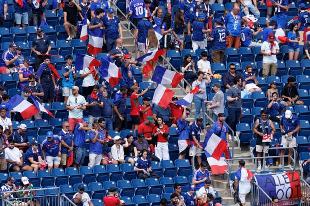 France fans cheer in the stands before the start of a Quarter-final FIFA World Cup, WM, Weltmeisterschaft, Fussball match between France and Morocco at Boston Stadium in Foxborough on Thursday, July 9, 2026.  BOS20260709309
