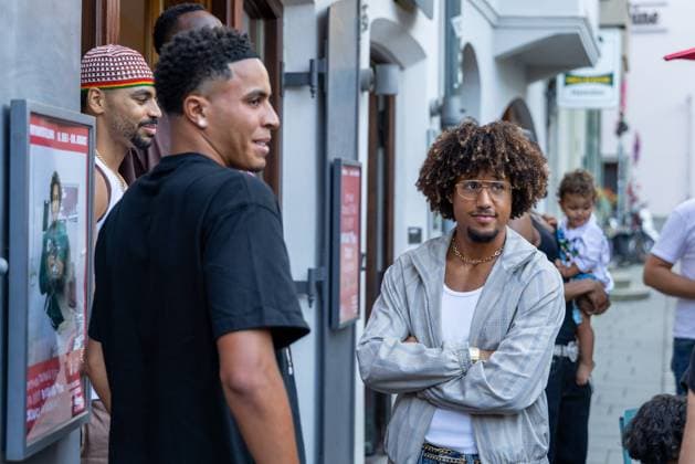Alexis Claude-Maurice 20 (FC Augsburg), Noahkai Banks 40 (FC Augsburg), Han-Noah Massengo 4 (FC Augsburg), Ausstellung Han-Noah Massengo gibt Einblicke hinter die Kulissen des Profifussballs, Fussball, 1. Bundesliga, 09.07.2026 Augsburg Bayern Deutschland *** Alexis Claude Maurice 20 FC Augsburg, Noahkai Banks 40 FC Augsburg, Han Noah Massengo 4 FC Augsburg, Exhibition: Han Noah Massengo Offers a Behind-the-Scenes Look at Professional Soccer, Soccer, Bundesliga 1, July 9, 2026, Augsburg, Bavaria, Germany Copyright: xkolbert-press ChristianxKolbertx