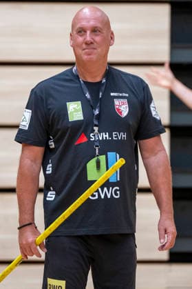 Handball Bundesliga Frauen,HBF, Saison 2026 2027-SV Union Halle-Neustadt Training Halle, Deutschland 09.Juli 2026: Im Bild:Trainer Pether Krautmeyer (Halle) Halle Saale SWH Arena Sachsen-Anhalt Deutschland *** Women s Handball Bundesliga (HBF), 2026–2027 Season: SV Union Halle Neustadt Training in Halle, Germany, July 9, 2026. Pictured: Coach Pether Krautmeyer in Halle an der Saale, SWH Arena, Saxony-Anhalt, Germany