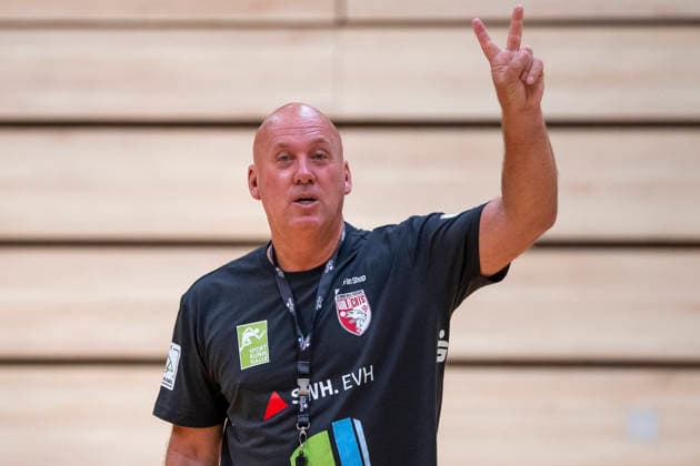 Handball Bundesliga Frauen,HBF, Saison 2026 2027-SV Union Halle-Neustadt Training Halle, Deutschland 09.Juli 2026: Im Bild:Trainer Pether Krautmeyer (Halle) Halle Saale SWH Arena Sachsen-Anhalt Deutschland *** Women s Handball Bundesliga (HBF), 2026–2027 Season: SV Union Halle Neustadt Training in Halle, Germany, July 9, 2026. Pictured: Coach Pether Krautmeyer in Halle an der Saale, SWH Arena, Saxony-Anhalt, Germany