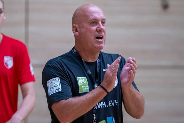 Handball Bundesliga Frauen,HBF, Saison 2026 2027-SV Union Halle-Neustadt Training Halle, Deutschland 09.Juli 2026: Im Bild:Trainer Pether Krautmeyer (Halle) Halle Saale SWH Arena Sachsen-Anhalt Deutschland *** Women s Handball Bundesliga (HBF), 2026–2027 Season: SV Union Halle Neustadt Training in Halle, Germany, July 9, 2026. Pictured: Coach Pether Krautmeyer in Halle an der Saale, SWH Arena, Saxony-Anhalt, Germany