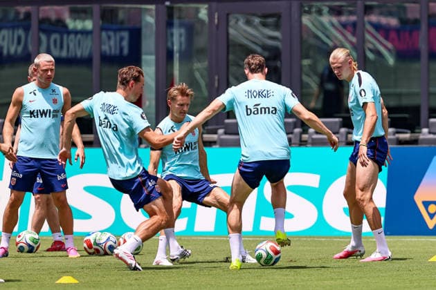 July 9, 2026, Fort Lauderdale, Florida, USA: Erling Haaland 9(R) of Norway attends a Norway soccer team training session prior to a World Cup 26 Quarter-Final match between Norway and England. Soccer 2026: World Cup 26 - Norway Training.  - ZUMAa257 20260709_zsp_a257_019 Copyright: xChrisxArjoonx