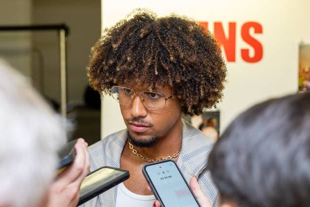 Han-Noah Massengo 4 (FC Augsburg) im Interview, Ausstellung Han-Noah Massengo gibt Einblicke hinter die Kulissen des Profifussballs, Fussball, 1. Bundesliga, 09.07.2026 Augsburg Bayern Deutschland *** Interview with Han Noah Massengo of FC Augsburg, Han Noah Massengo Exhibition Offers a Behind-the-Scenes Look at Professional Soccer, Soccer, Bundesliga 1, July 9, 2026, Augsburg, Bavaria, Germany Copyright: xkolbert-press ChristianxKolbertx