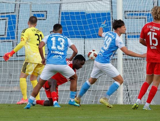 CFC vs 1. FC Union Berlin 09.07.2026 Chemnitz, eins Stadion- An der Gellertstrasse, Fussball, Regionalliga Nordost, , Testspiel , CFC, CFC vs 1. FC Union Berlin Jonas Marx (19) schießt des 1:1 für den CFC Chemnitz Sachsen BRD *** CFC vs. 1. FC Union Berlin, July 9, 2026, Chemnitz, eins Stadion on Gellertstrasse, Sports, Soccer, Northeast Regional League, , Friendly Match, CFC, CFC vs. 1 FC Union Berlin: Jonas Marx, 19, scores the 1-1 equalizer for CFC Chemnitz, Saxony, Germany
