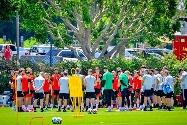 Belgian national football team - FIFA World Cup, WM, Weltmeisterschaft, Fussball 2026 - media activities 09 07 2026 LOS ANGELES, UNITED STATES OF AMERICA - JULY 09 : Garcia Rudi head coach of Belgium talking to the group pictured during a training session ahead of the FIFA World Cup 2026 quarter final match between Spain and Belgium on July 9, 2026 in Los Angeles, United States of America, 09 07 2026 Los Angeles United States of America  Copyright: xJanxDexMeuleneirx