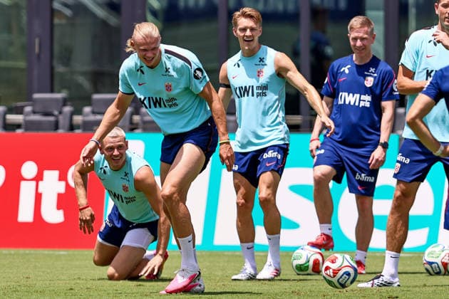 July 9, 2026, Fort Lauderdale, Florida, USA: Erling Haaland 9 and Martin Odegaard 10 of Norway attend a Norway soccer team training session prior to a World Cup 26 Quarter-Final match between Norway and England. Fort Lauderdale USA - ZUMAa257 20260709_zsp_a257_026 Copyright: xChrisxArjoonx