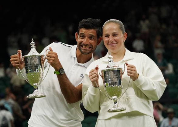 Tennis - 2026 Wimbledon Championships - Day Eleven (Week Two) - All England Lawn Tennis & Croquet Club, London - Thursday 8th July 2026 Centre Court : Mixed Doubles Final : Marc Polmans and Storm Hunter (AUS) v Marcelo Arevalo (ESA) and Jelena Ostapenko (LAT) Marcelo Arevalo (ESA) and Jelena Ostapenko (LAT) COLORSPORT ANDREW COWIE 