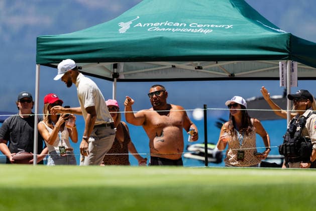 STATELINE, NV - JULY 09: Fan point at Stephen Curry on the 17th hole during the preview round of the American Century Championship on July 9, 2026 at Edgewood Tahoe Golf Course in Stateline, NV. (Photo by Matthew Huang Icon Sportswire) GOLF: JUL 09 American Century Championship EDITORIAL USE ONLY Icon260709062