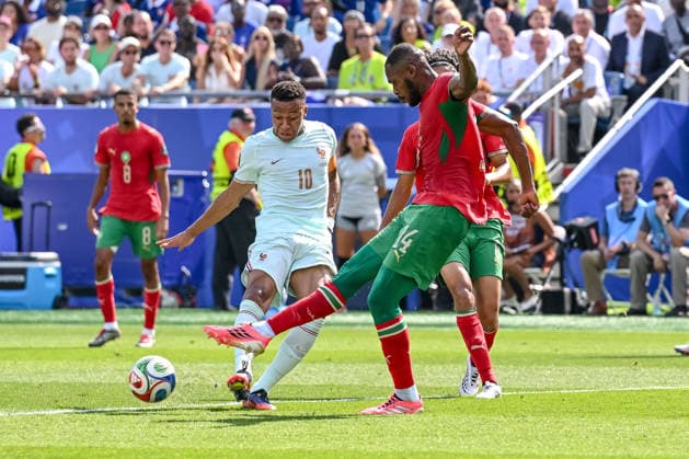 Kylian Mbappe (France) and Issa Diop (Morocco) battle for the ball during the FIFA World Cup, WM, Weltmeisterschaft, Fussball 2026 Quarter Final match between France and Morocco at Boston Stadium on July 9, 2026 in Foxborough, United States. (Photo by Harry Langer DeFodi Images) - *** Kylian Mbappé of France and Issa Diop of Morocco battle for the ball during the 2026 FIFA World Cup quarterfinal match between France and Morocco at Boston Stadium on July 9, 2026, in Foxborough, United States. Photo by Harry Langer, DeFodi Images