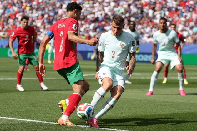 FIFA World Cup, WM, Weltmeisterschaft, Fussball 2026 quarterfinals - France vs Morocco Achraf Hakimi of Morocco (L) in action against Lucas Digne of France (R) during the FIFA World Cup 2026 quarterfinals match France against Morocco, in Boston, Massachusetts, USA, 09 July 2026. BOSTON United States  Copyright: xSARAHxYENESELx