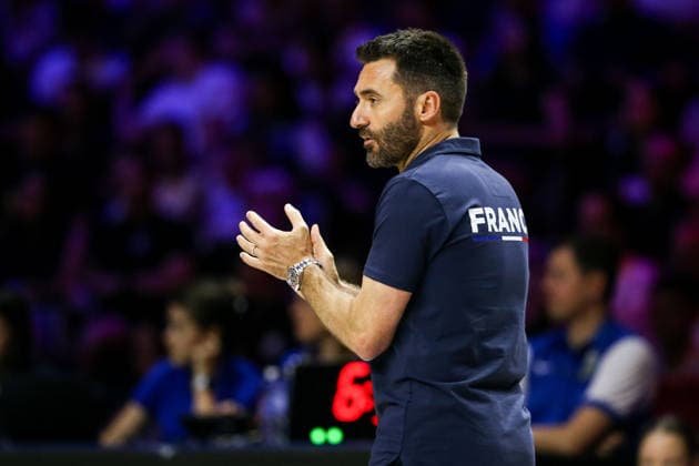 Serbia v France - Women s Volleyball Nations League BELGRADE, SERBIA - JULY 9: Head Coach of France, Cesar Hernandez Gonzalez reacts during the 2026 FIVB Volleyball Women s Nations League match between the Serbia and France in Belgrade, Serbia, on July 9, 2026. Filip Stevanovic Anadolu Belgrade Serbia. Editorial use only. Please get in touch for any other usage.  Copyright: x2026xAnadoluxFilipxStevanovicx