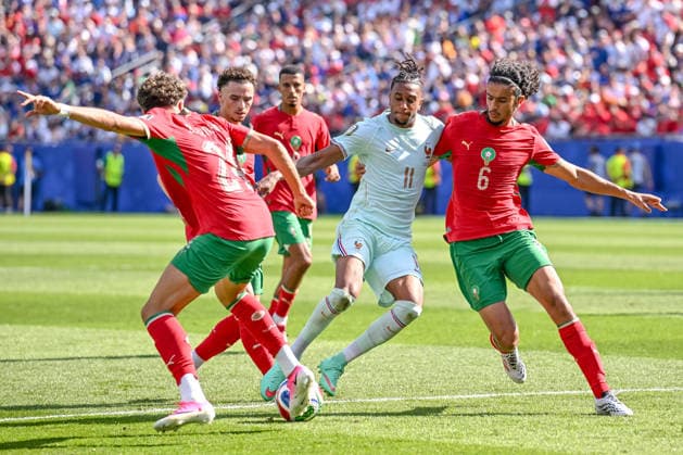 Neil El Aynaoui (Morocco), Michael Olise (France) and Ayyoub Bouaddi (Morocco) battle for the ball during the FIFA World Cup, WM, Weltmeisterschaft, Fussball 2026 Quarter Final match between France and Morocco at Boston Stadium on July 9, 2026 in Foxborough, United States. (Photo by Harry Langer DeFodi Images) - *** Neil El Aynaoui (Morocco), Michael Olise (France), and Ayyoub Bouaddi (Morocco) battle for the ball during the 2026 FIFA World Cup quarterfinal match between France and Morocco at Boston Stadium on July 9, 2026, in Foxborough, United States. Photo by Harry Langer, DeFodi Images