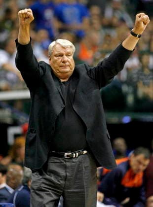 USA BASKETBALL NBA, Basketball Herren, USA PLAYOFFS Golden State Warriors At Dallas Mavericks Basketball epa00990031 Golden State Warriors coach Don Nelson reacts during the Dallas Mavericks loss 97-85 to the Golden State Warriors at the American Airlines Center in Dallas, Texas, 22 April 2007. Dallas United States  Copyright: xLARRYxW.xSMITHx