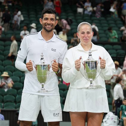 TENNIS - Wimbledon 2026 LONDON,ENGLAND,09.JUL.26 - TENNIS - ATP, Tennis Herren World Tour, WTA, Tennis Damen Tour, Wimbledon, Grand Slam, mixed. Image shows Marcelo Arevalo (ESA) and Jelena Ostapenko (LAT). keywords: award ceremony, trophy.  GEPAxpictures xAlanxGrieves