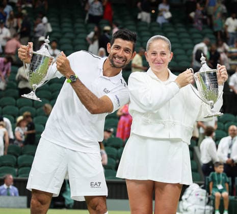 TENNIS - Wimbledon 2026 LONDON,ENGLAND,09.JUL.26 - TENNIS - ATP, Tennis Herren World Tour, WTA, Tennis Damen Tour, Wimbledon, Grand Slam, mixed. Image shows Marcelo Arevalo (ESA) and Jelena Ostapenko (LAT). keywords: award ceremony, trophy.  GEPAxpictures xAlanxGrieves