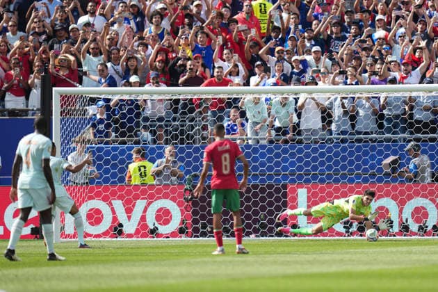 France v Morocco: Quarter Final - FIFA World Cup, WM, Weltmeisterschaft, Fussball 2026 Yassine Bounou of Morocco stop the penalty shooted by Kylian Mbappe of France during the FIFA World Cup 2026 Quarter Final match between France and Morocco at Boston Stadium on July 9, 2026 in Foxborough, Massachusetts. Foxborough MA United States  Copyright: xJosexBretonx originalFilename:bretonhernandez-francevm260709_nphAm.jpg