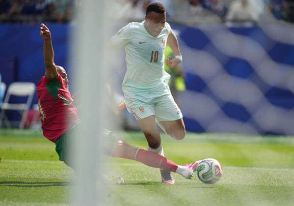 Kylian Mbappe (France) and Noussair Mazraoui (Morocco) during France and Morocco, Quarter final FIFA World Cup, WM, Weltmeisterschaft, Fussball 2026, Boston Stadium, Boston, USA on July 9, 2026. Thor Wegner DeFodi Images. (Photo by DeFodi Images) - *** Kylian Mbappé of France and Noussair Mazraoui of Morocco during the quarterfinal match between France and Morocco at the 2026 FIFA World Cup, held at Boston Stadium in Boston, USA, on July 9, 2026. Photo by Thor Wegner, DeFodi Images