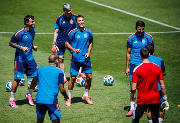 Spain national team, Nationalteam World Cup 09 07 2026 Marc Pubill of Spain (L) Martin Zubimendi of Spain (C) and Rodrigo Hernandez of Spain (R) during the Spanish national team s training session at Carson Sports Park in Los Angeles LA, United States of America on July 09, 2026. Photo (PGS Photo Agency) Los Angeles usa Copyright: xPGSxPhotoxAgencyx