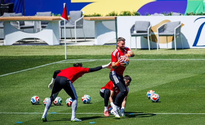 Spain national team, Nationalteam World Cup 09 07 2026 David Raya of Spain (L) Unai Simon of Spain (C) and Joan Garcia of Spain (R) during the Spanish national team s training session at Carson Sports Park in Los Angeles LA, United States of America on July 09, 2026. Photo (PGS Photo Agency) Los Angeles usa Copyright: xPGSxPhotoxAgencyx