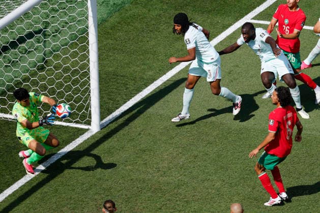 Morocco goalkeeper Yassine Bounou (L) stops the shot of France defender Dayot Upamecano, third from left, during the first half of a Quarter-final FIFA World Cup, WM, Weltmeisterschaft, Fussball match at Boston Stadium in Foxborough on Thursday, July 9, 2026.  BOS20260709312 CJxGUNTHER