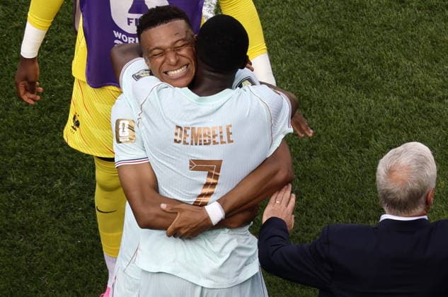 FIFA World Cup, WM, Weltmeisterschaft, Fussball 2026 quarterfinals - France vs Morocco Ousmane Dembele of France (front) hugs with Kylian Mbappe of France after scoring the 2-0 goal during the FIFA World Cup 2026 quarterfinals match France against Morocco, in Boston, USA, 09 July 2026. BOSTON United States  Copyright: xGREGxM.xCOOPERx