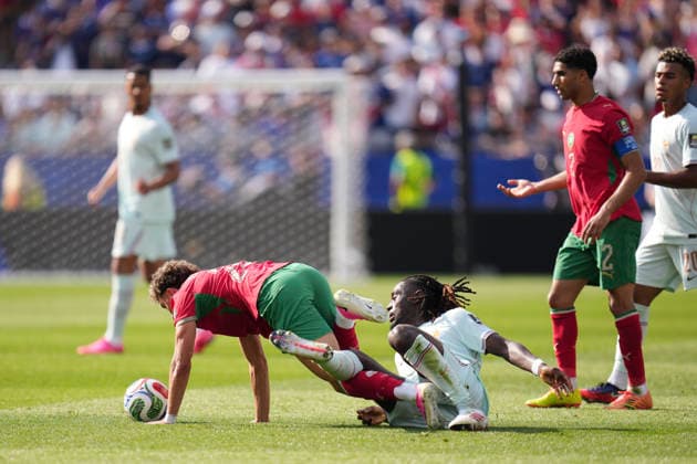 July 9, 2026, Foxborough, Massachusetts, United States: Manu Kone of France and Neil El Aynaoui of Morocco compete for the ball during the FIFA World Cup, WM, Weltmeisterschaft, Fussball 2026 Quarter Final match between France and Morocco at Boston Stadium on July 9, 2026 in Foxborough, Massachusetts. Foxborough United States - ZUMAa181 20260709_zaa_a181_045 Copyright: xJosexBretonx
