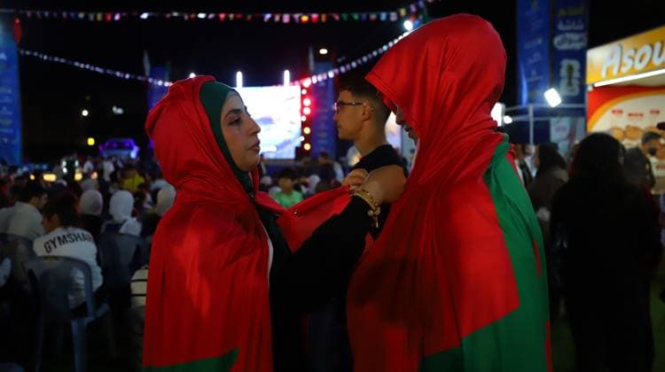 AL-BIREH, WEST BANK July 10, 2026: Palestinians gather in the city of Al-Bireh to watch the first half of the FIFA World Cup, WM, Weltmeisterschaft, Fussball 2026 quarterfinal match between France and Morocco during a public screening. Fans followed the match in a lively atmosphere as supporters of both teams hoped to see their side secure a place in the tournament semifinals. AL-BIREH Palestine, State of Copyright: x xTariqxHamedxKhamaysehx xJNAxPressx