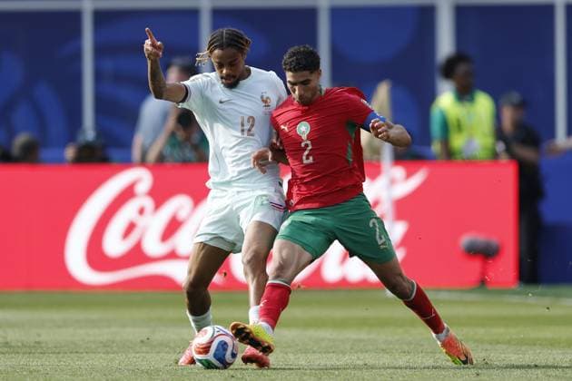 FOXBOROUGH - (LR) Bradley Barcola of France, Achraf Hakimi of Morocco during the 2026 FIFA World Cup, WM, Weltmeisterschaft, Fussball quarter-final match between France and Morocco at Boston Stadium on July 9, 2026, in Foxborough, Massachusetts, United States. MAURICE VAN STEEN ANP FIFA World Cup 2026 - quarter final 2026 xVIxANPxSportx xMauricexvanxSteenxIVx 563235393 originalFilename: 563235393.jpg