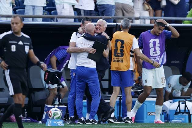 FOXBOROUGH - France manager Didier Deschamps celebrates the victory with his staff during the 2026 FIFA World Cup, WM, Weltmeisterschaft, Fussball quarter-final match between France and Morocco at Boston Stadium on July 9, 2026, in Foxborough, Massachusetts, United States. MAURICE VAN STEEN ANP FIFA World Cup 2026 - quarter final 2026 xVIxANPxSportx xMauricexvanxSteenxIVx 563235583 originalFilename: 563235583.jpg