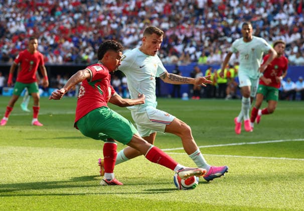 Lucas Digne of France (3) challenges Morocco s Gessime Yassine in the second half of a Quarter-final FIFA World Cup, WM, Weltmeisterschaft, Fussball match at Boston Stadium in Foxborough, Massachusetts, on Thursday, July 9, 2026.  BOS20260709820 CHRISTIANxBRUNSKILL