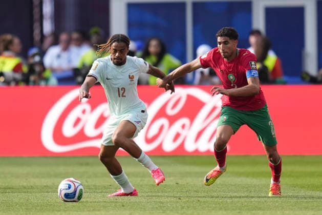 France v Morocco: Quarter Final - FIFA World Cup, WM, Weltmeisterschaft, Fussball 2026 Bradley Barcola of France and Achraf Hakimi of Morocco compete for the ball during the FIFA World Cup 2026 Quarter Final match between France and Morocco at Boston Stadium on July 9, 2026 in Foxborough, Massachusetts. Foxborough MA United States  Copyright: xJosexBretonx originalFilename:bretonhernandez-francevm260709_npXVC.jpg